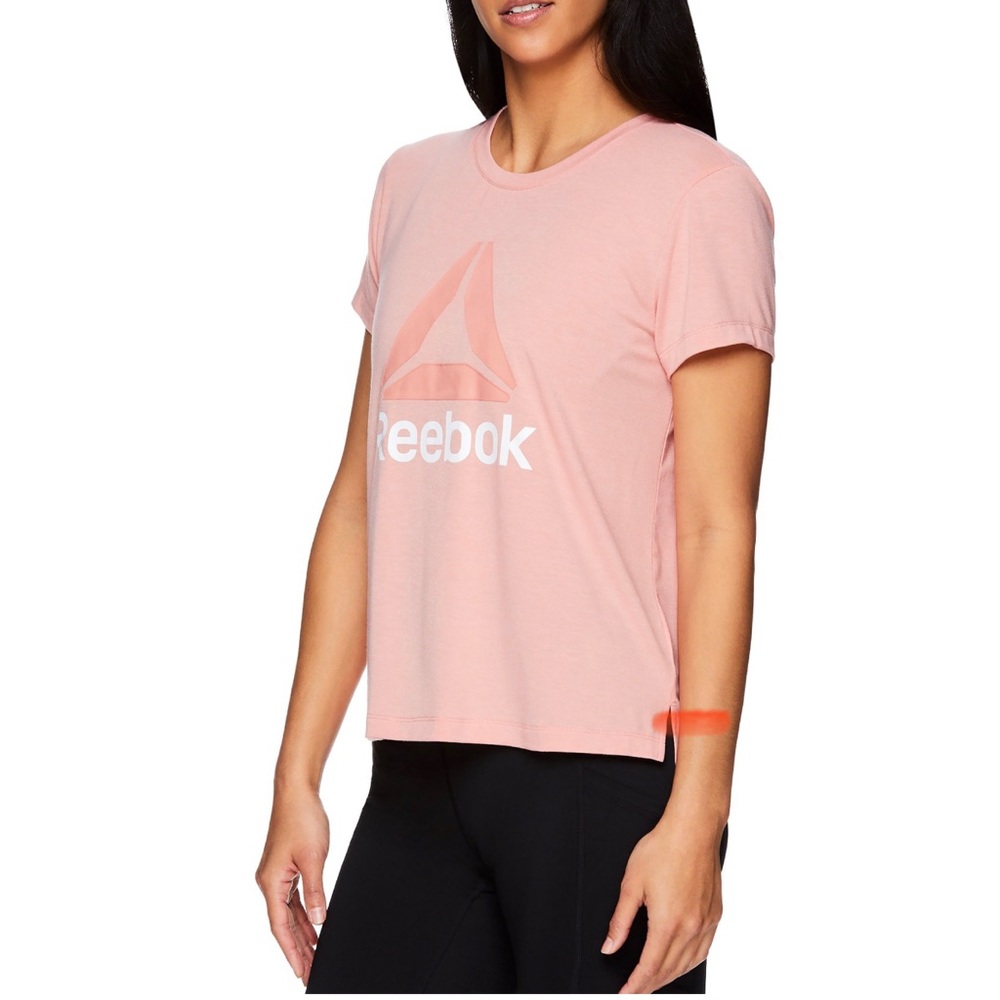 RUN 🏃‍♀️🏃‍♀️🏃‍♀️NWT Reebok T shirt